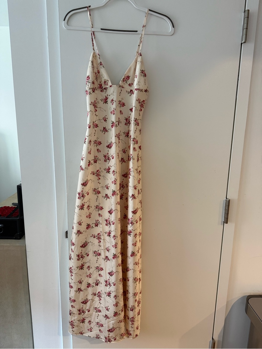WeWoreWhat Cream V Front Maxi Dress with Pink Floral Print